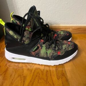 Zumba Shoes Women’s High Top Trainers -Air Classic Size 8 NO INSOLES